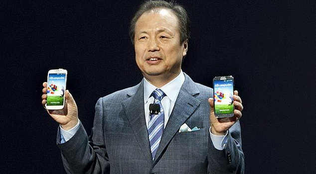 Samsung Apple’ga boy bermaslik uchun faollikni oshiradi