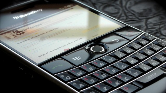 BlackBerry “antibakterial” smartfonini yaratadi