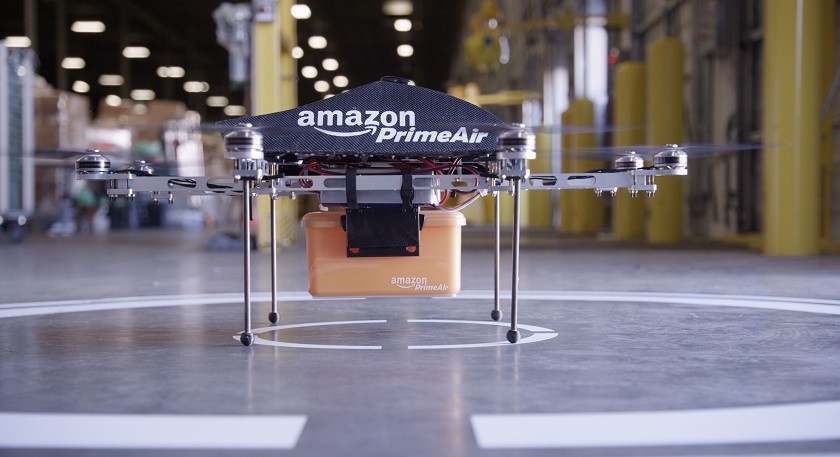 Amazon birinchi marotaba o’z mahsulotini dron orqali yetkazib berdi!