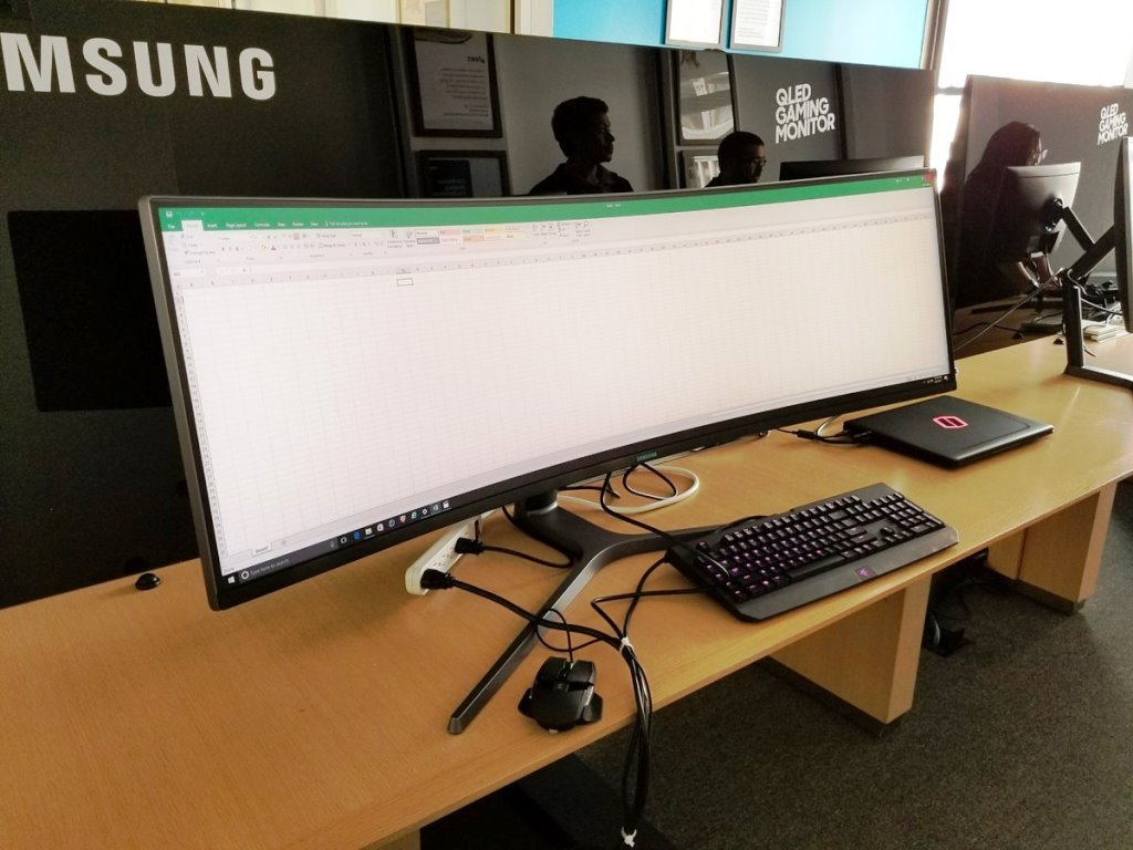 Samsung dunyodagi “super-ultrakeng” monitorni yaratdi