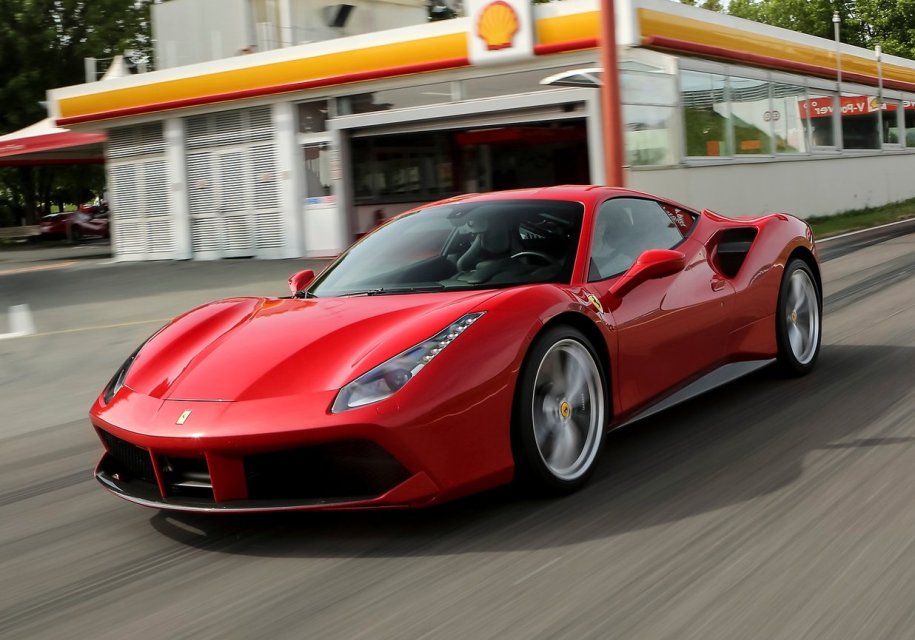 Ferrari o’g’risi benzin uchun tilanchilik qilganda qo’lga tushdi