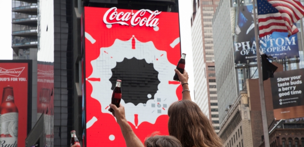 Dunyodagi birinchi Coca-Cola 3D billboardi paydo bo’ldi
