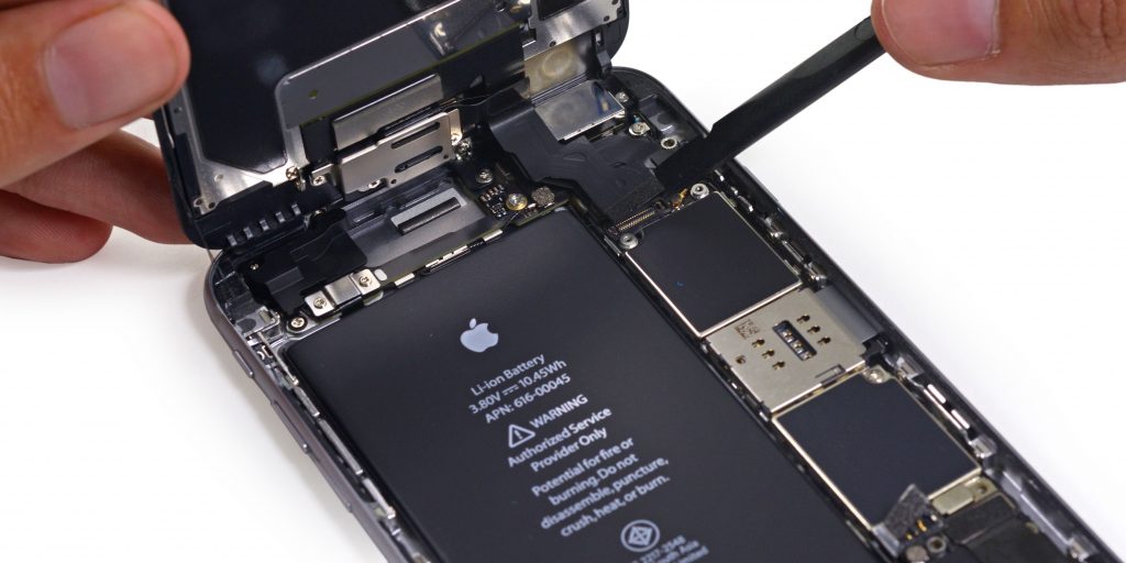 Замена аккумулятора может заметно ускорить старые iPhone