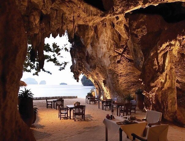 Ресторан в пещере — Таиланд