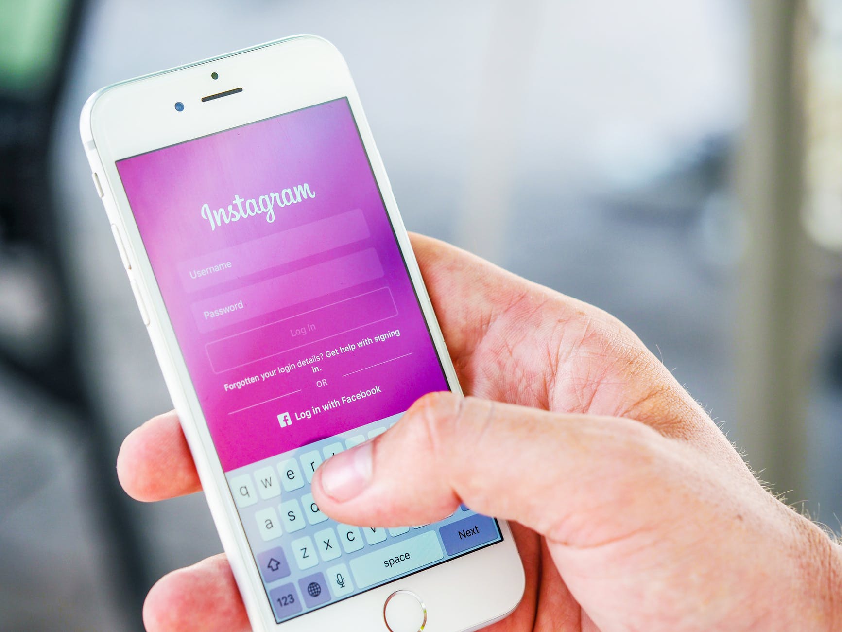 Instagram пробует помочь зависимым от приложения