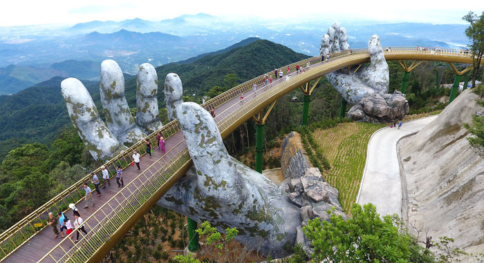 Во Вьетнаме открыли “Золотой мост”