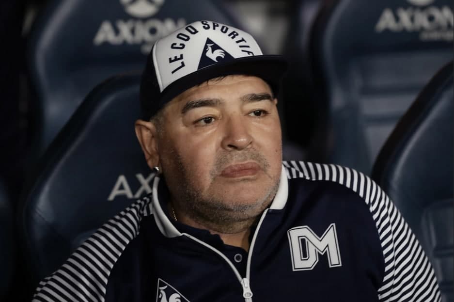 Diyego Maradona vafot etdi