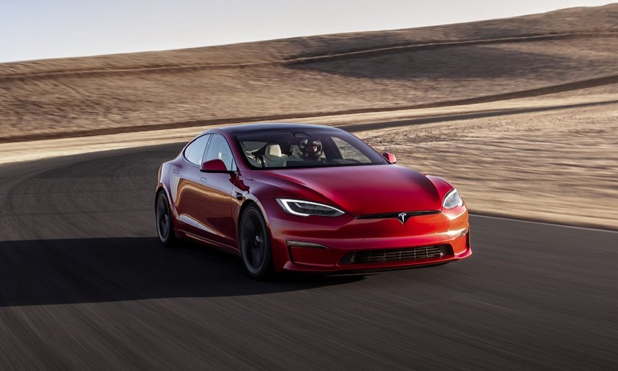 Tesla eng tezyurar elektromobilini namoyish etdi