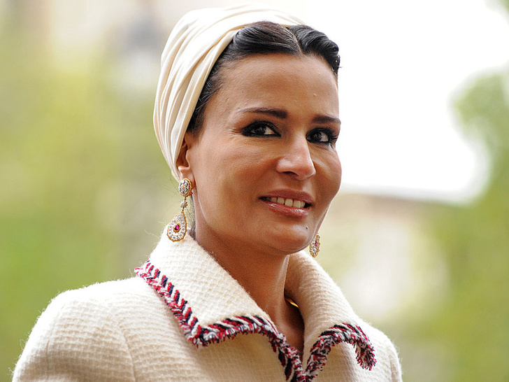 Shayx Moza: Qatarlik ayollarga mashina boshqarish va erkin uslubda kiyinish huquqini qaytargan ayol hikoyasi