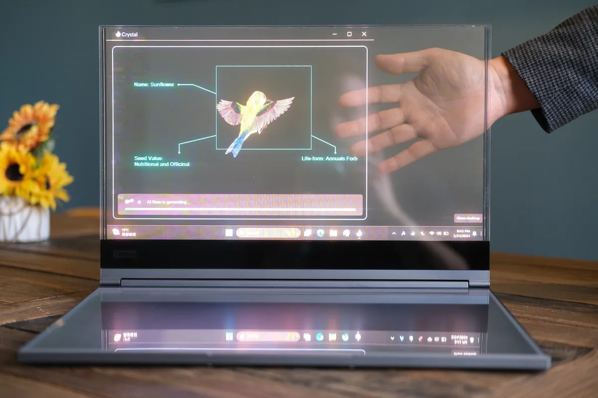 Lenovo представила ноутбук с прозрачным дисплеем MicroLED